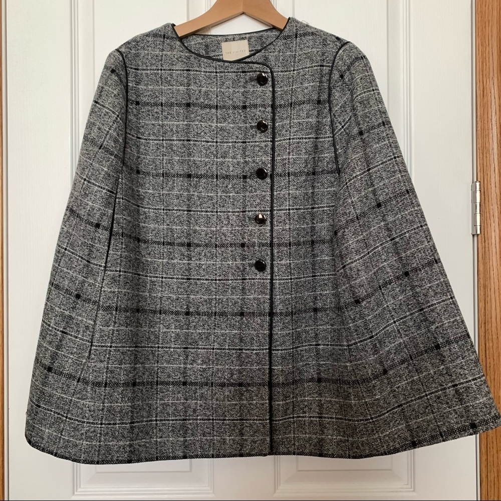 🌟Host Pick🌟 THE LIMITED “Scandal Collection” cape in grey tweed plaid size M